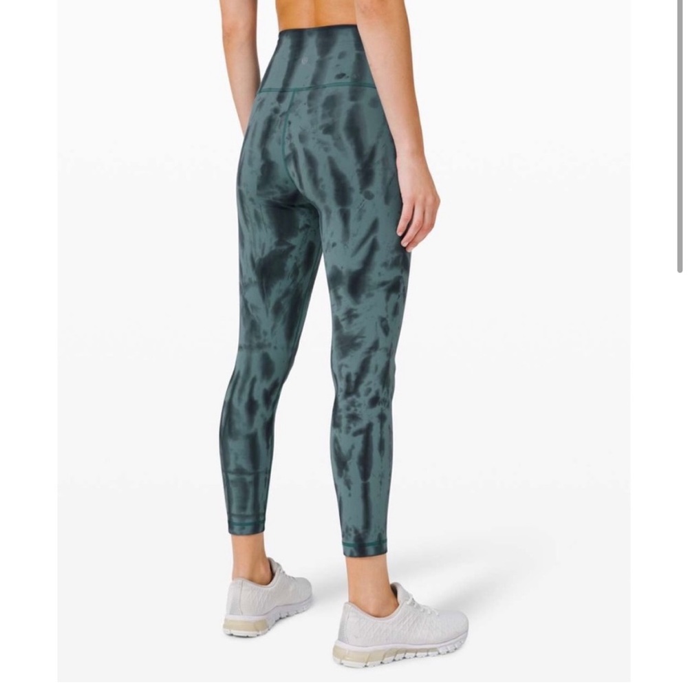 Lululemon blue tye dye wunder under 25”